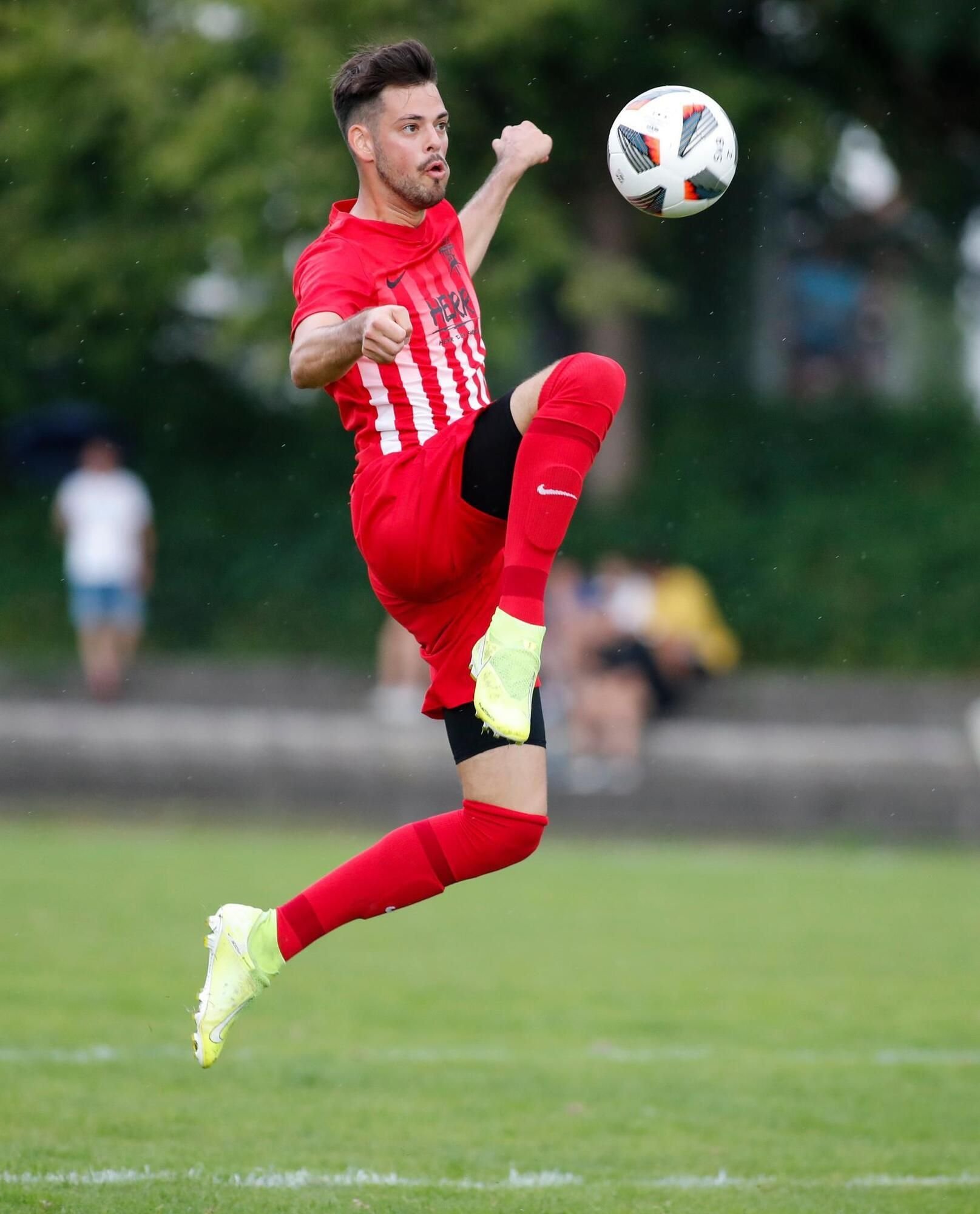 Fußball Kreisliga A1 Jonathan Dischl lässt den SV Baindt jubeln