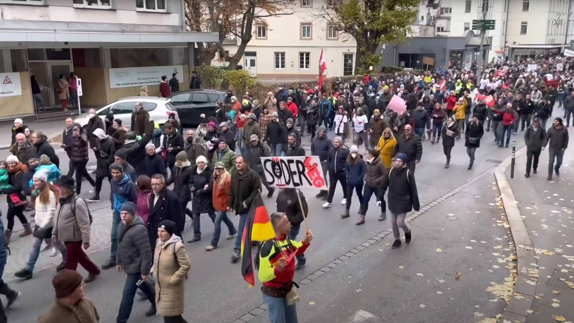 Österreich startet in den Lockdown 5000 Menschen demonstrieren in Bregenz