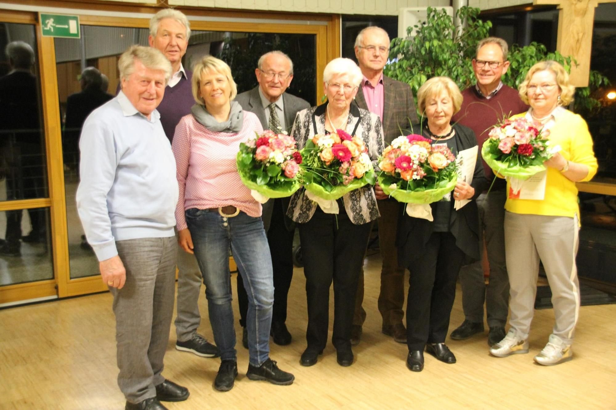 St Johannes Kirchenchor ehrt langjährige Mitglieder