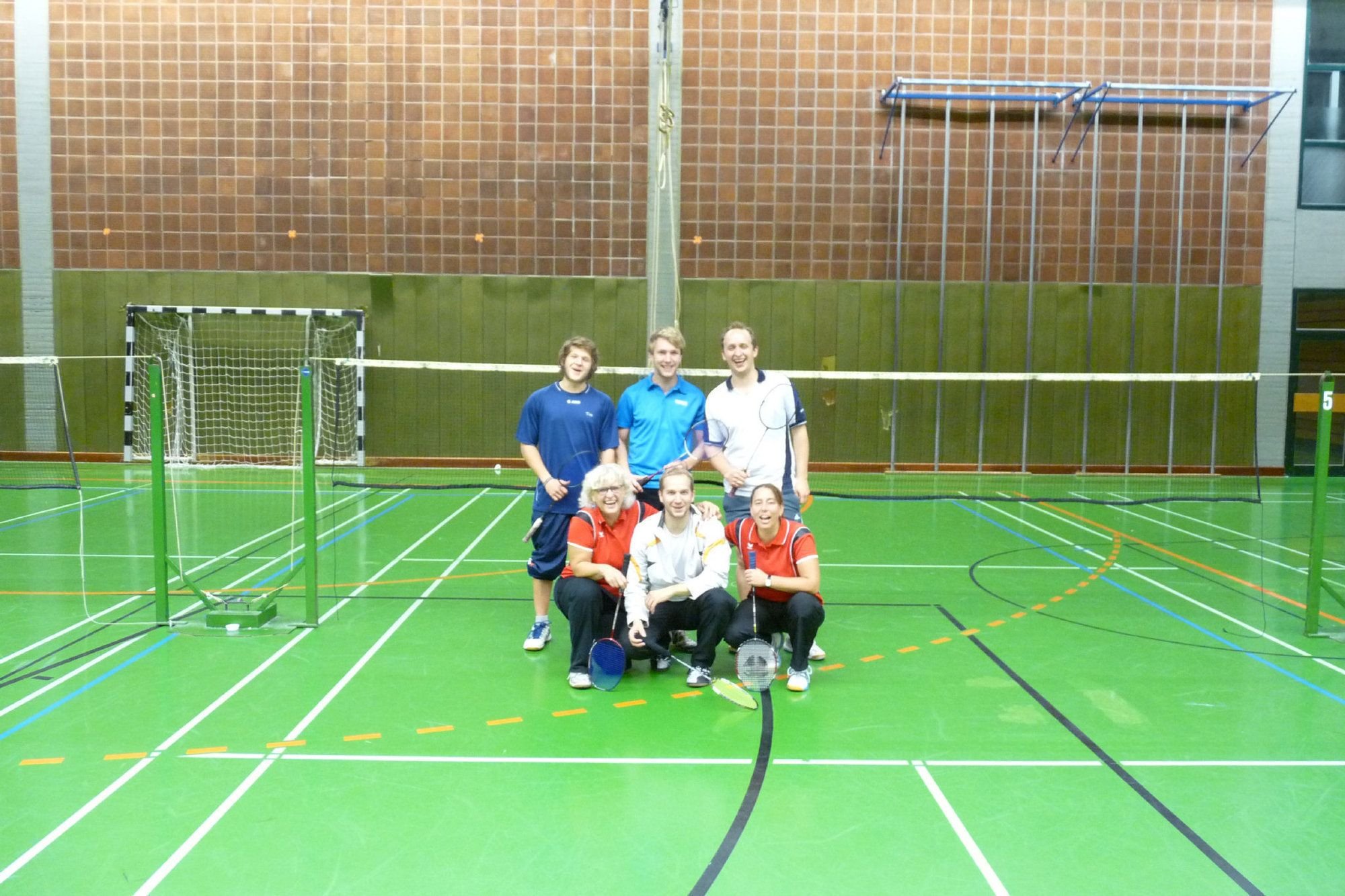 Siege und Niederlagen für Badminton Teams