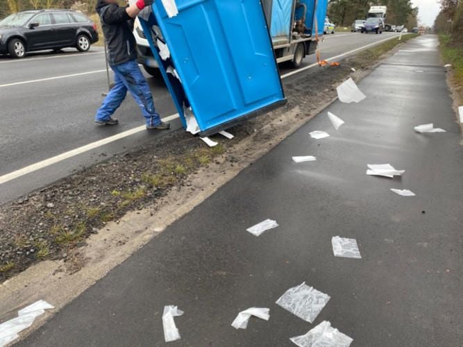 Dixi Klos Verursachen Unfall Auf B