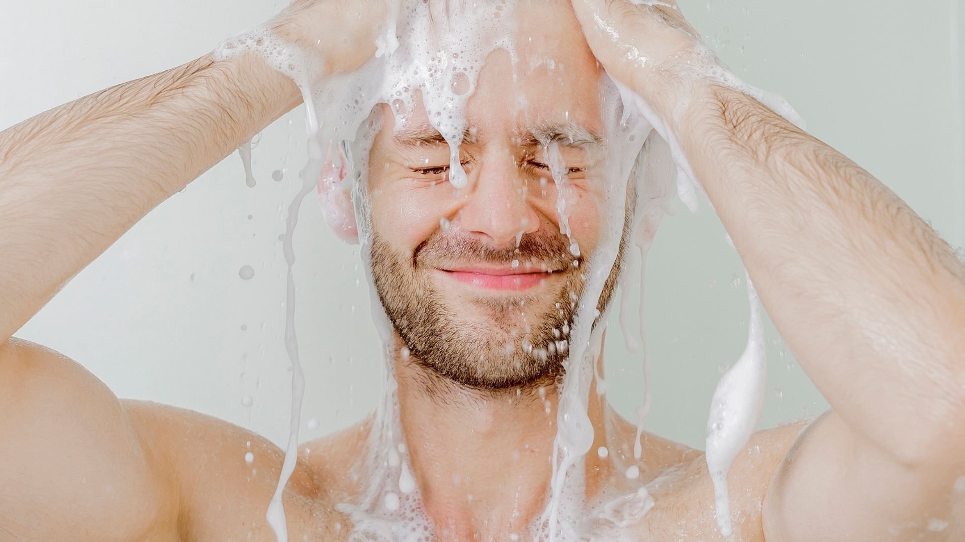Pinkeln beim Duschen: Wassersparen mit heiklem Nebeneffekt