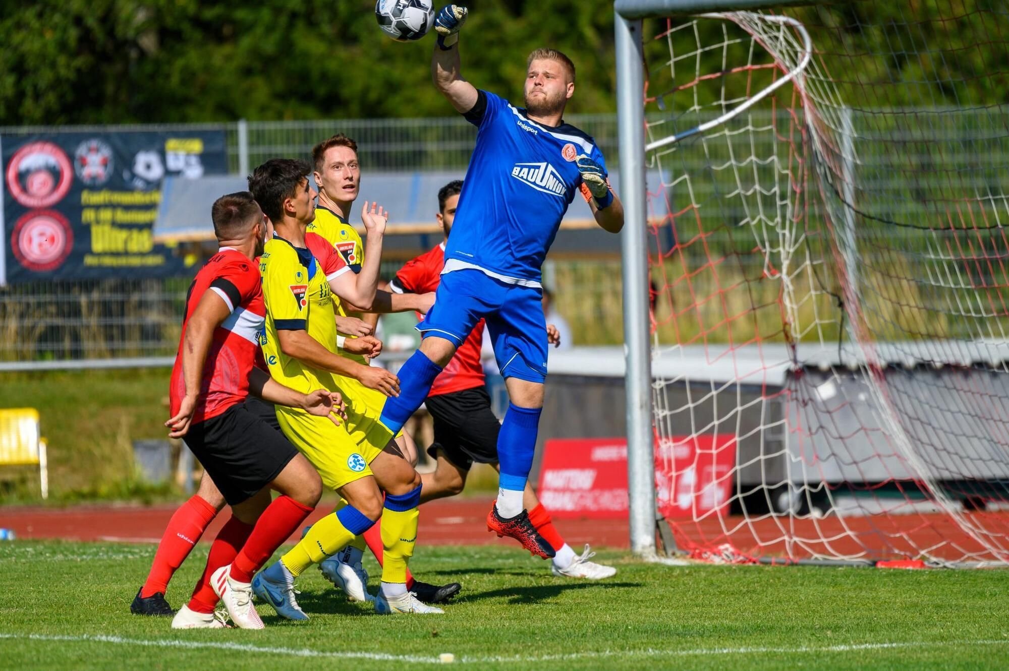 SpVgg Trossingen wehrt sich eine Halbzeit lang erfolgreich gegen Oberligist Stuttgarter Kickers