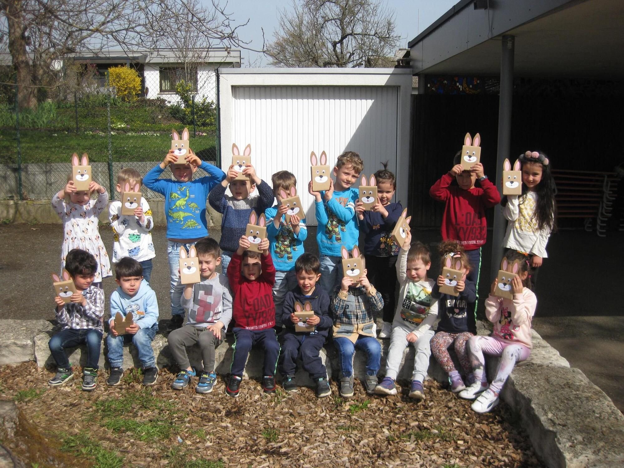 Farbenfrohe Welt im Katholischen Kindergarten St. Franziskus: Ausmalbilder & Kreativität