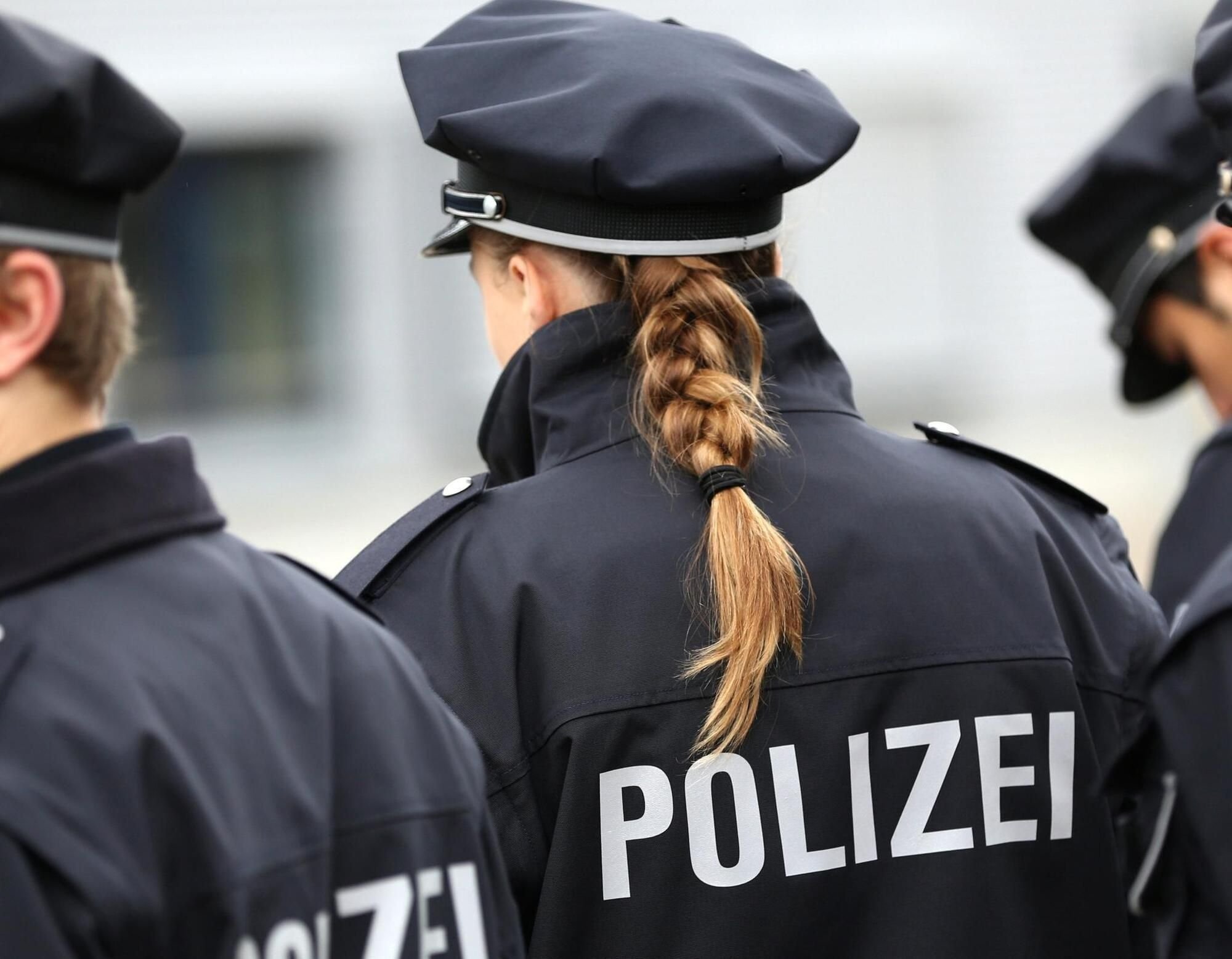 Wie wird man Polizist oder Soldat?