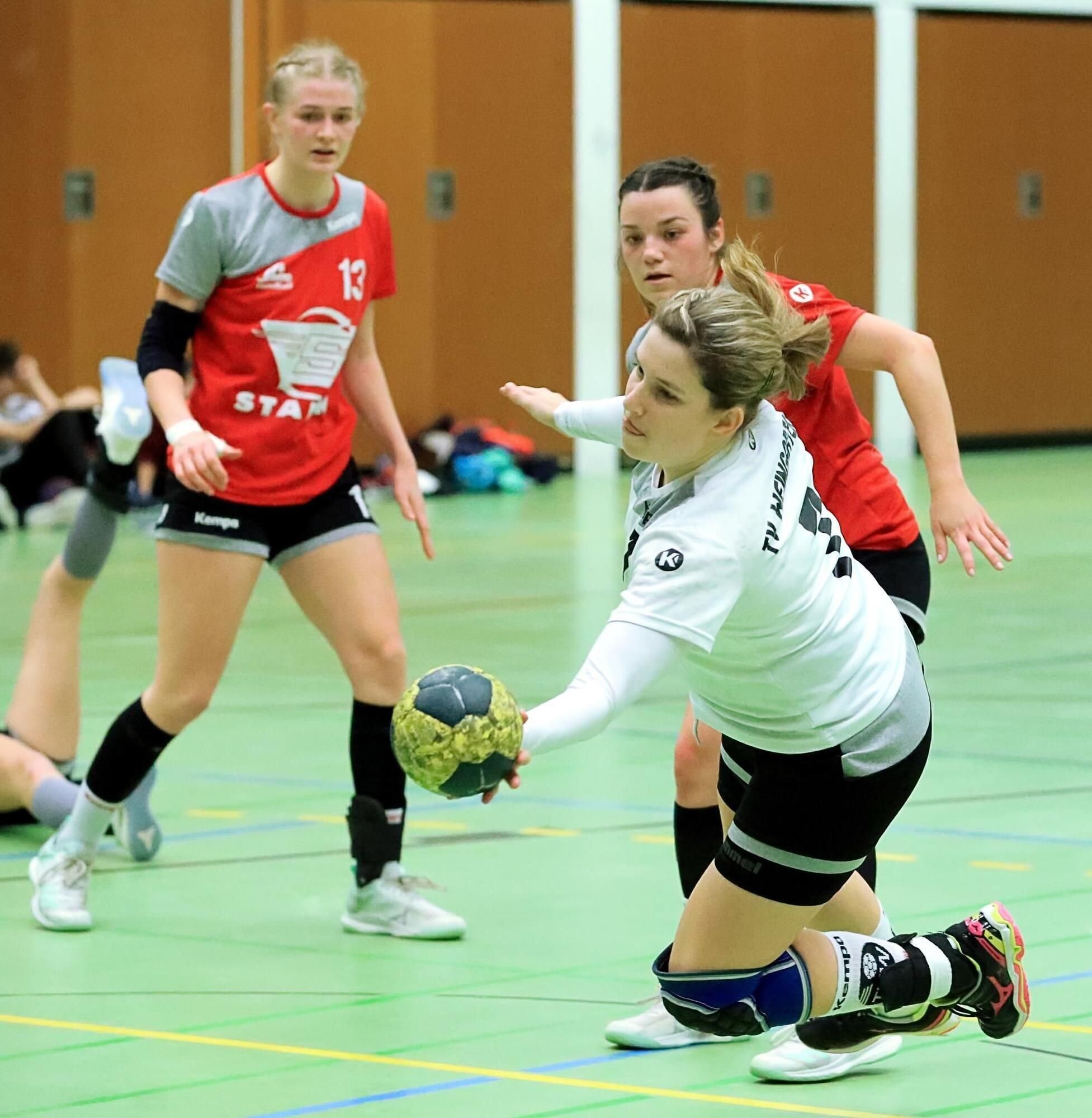 Mit Einer Verjüngten Mannschaft Starten Weingartens Handballerinnen In ...