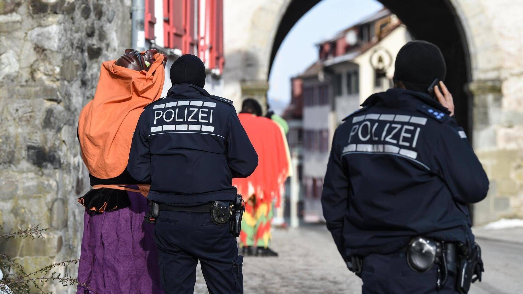 Ravensburger Polizei stoppt Narren am Obertor