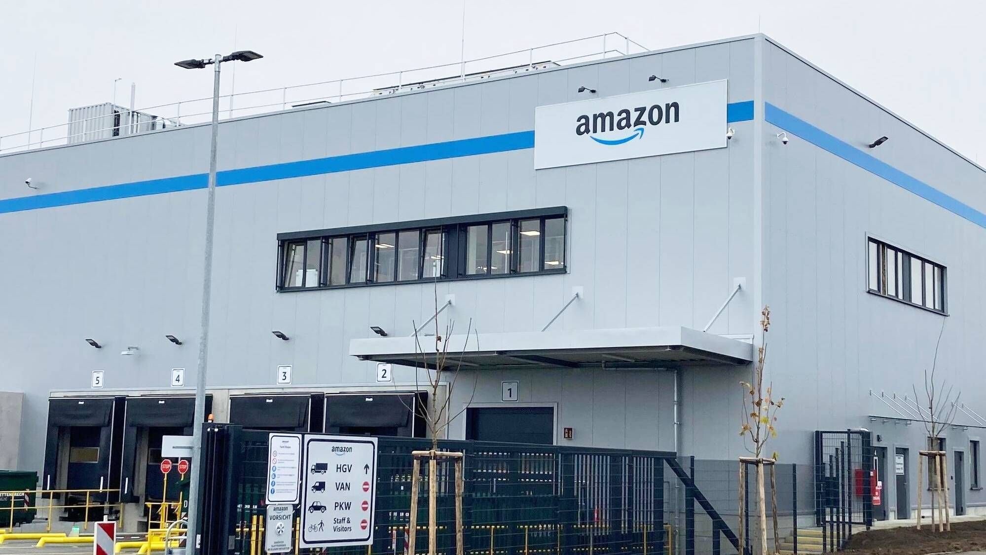 Neues AmazonVerteilzentrum nimmt Betrieb auf