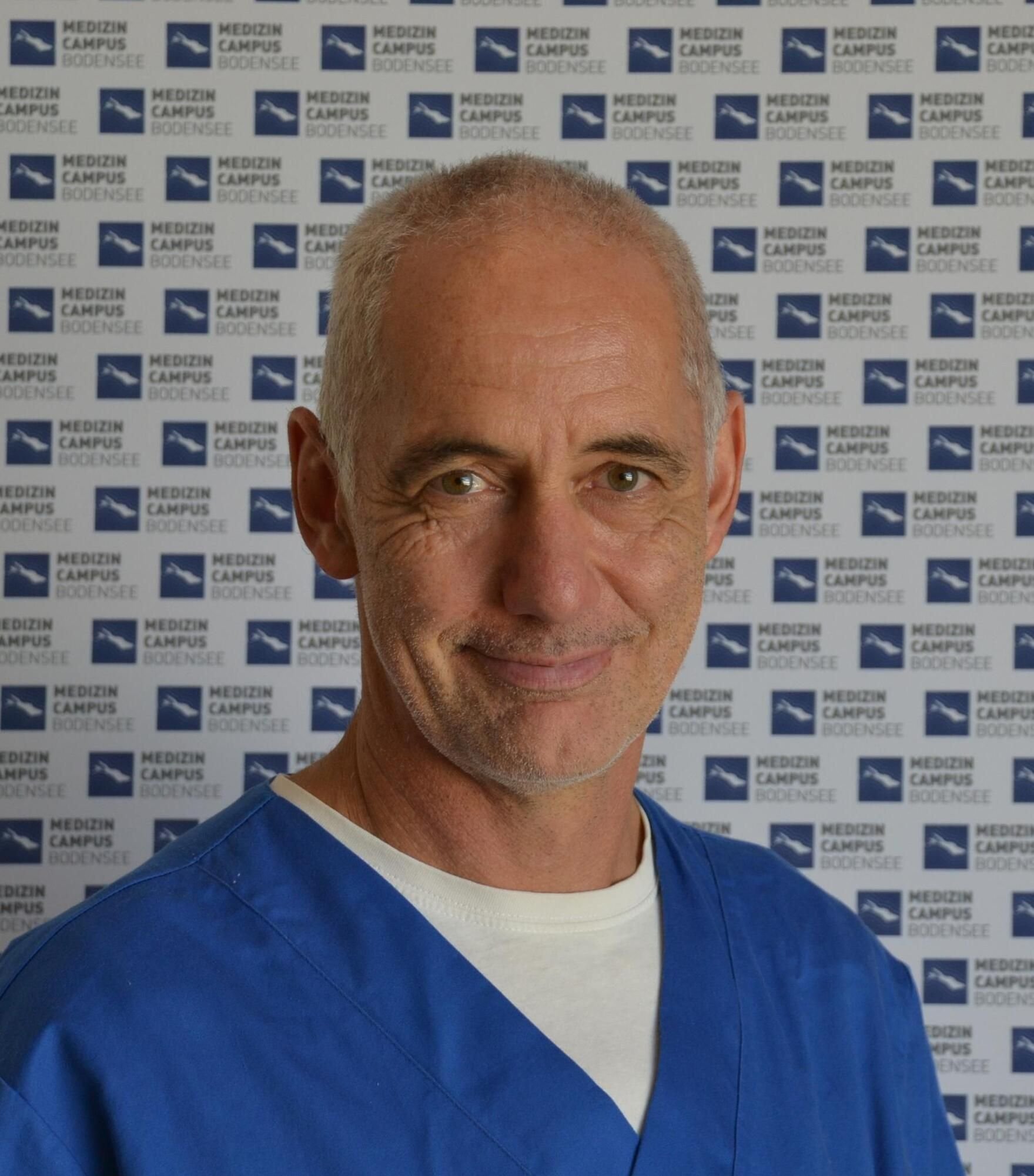 Oberarzt Dr. Nobert Heuer nun zertifizierter Kniechirurg