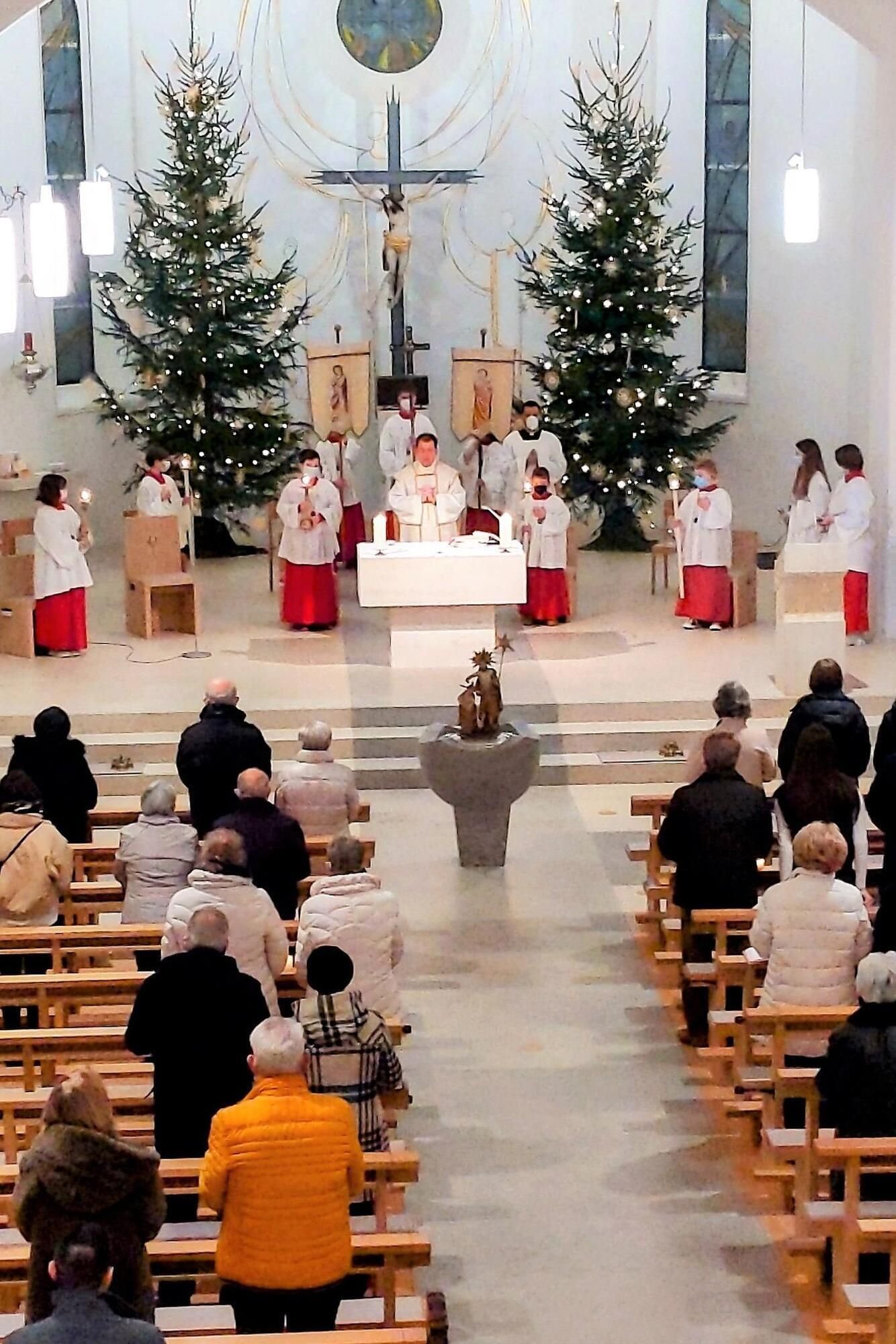 Weihnachtsgottesdienste spenden Hoffnung im Dorf