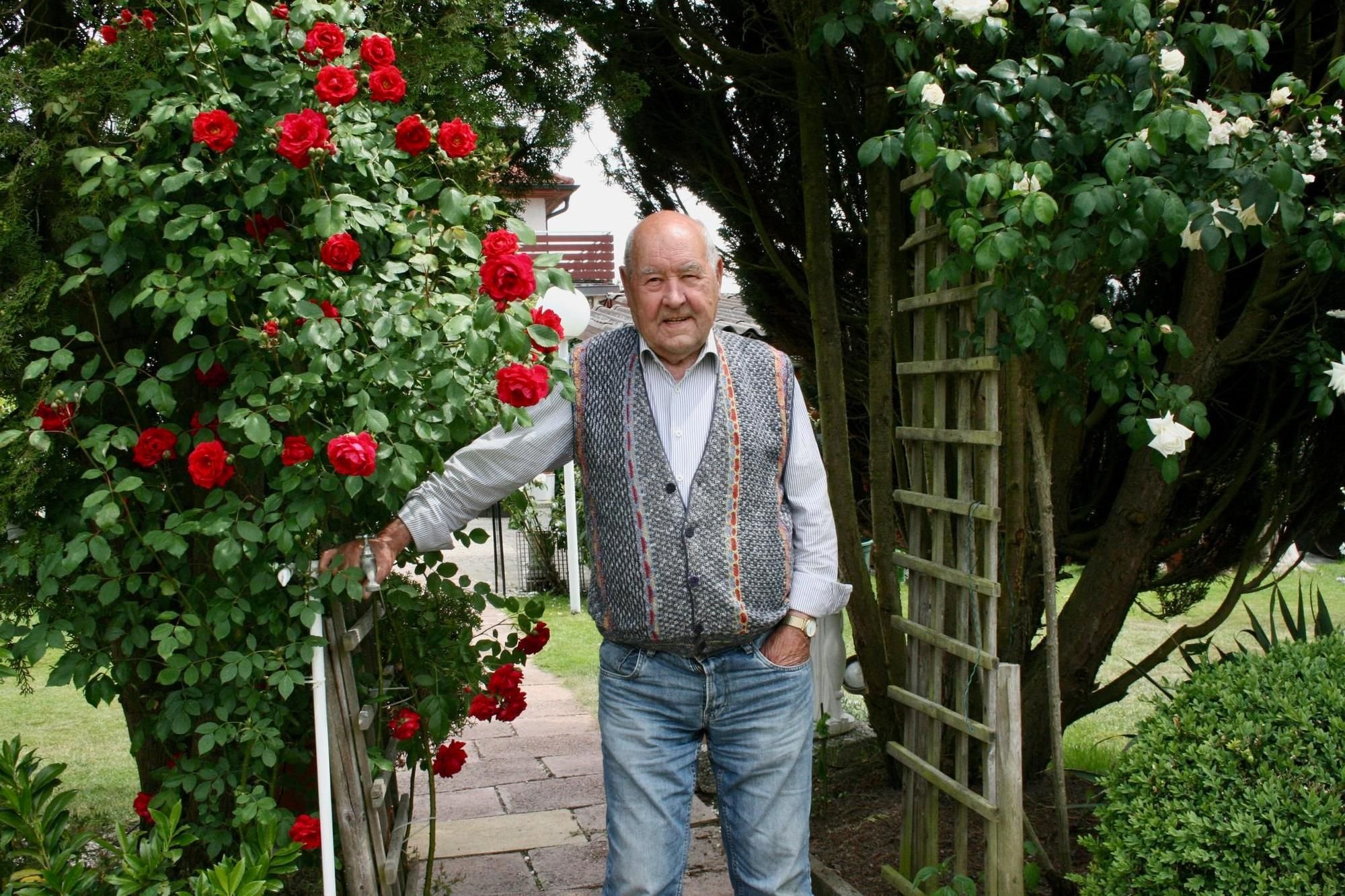 Josef Huber aus Mochenwangen zeigt der „Schwäbischen Zeitung“ sein