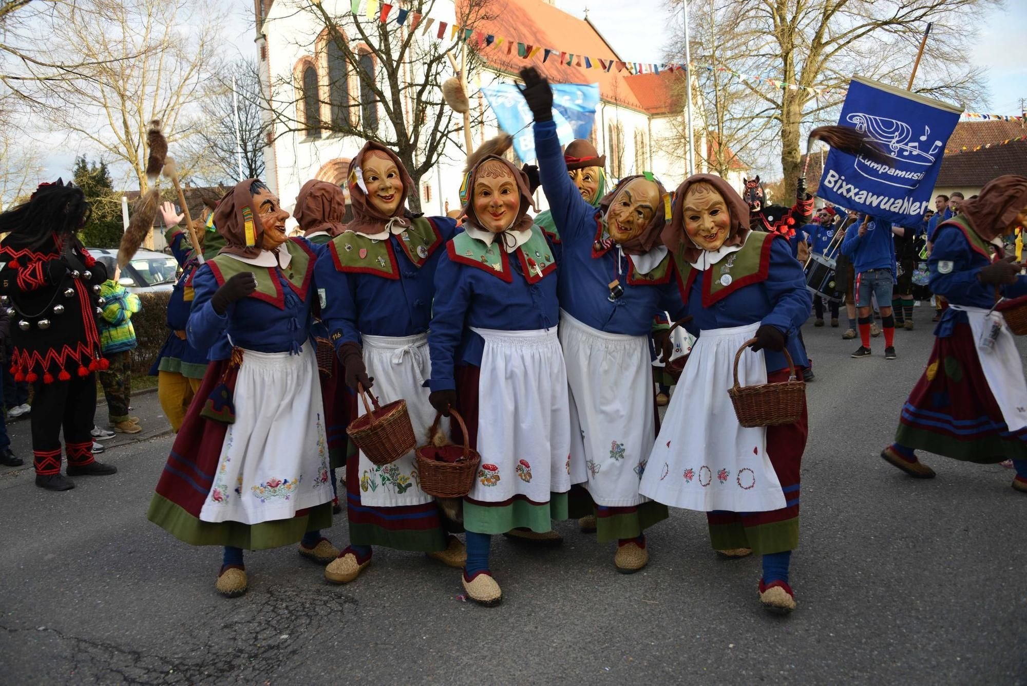 Mochenwangen fest in Räuberhand beim 25. Dorfumzug