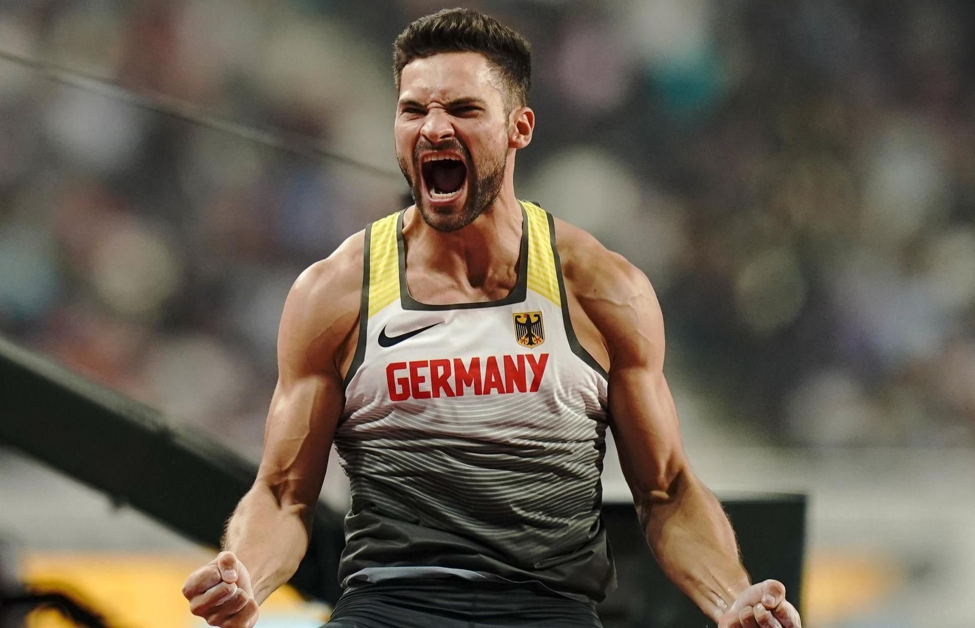 WM Star Tim Nowak hüpft am Samstag im Blautal Center vorbei