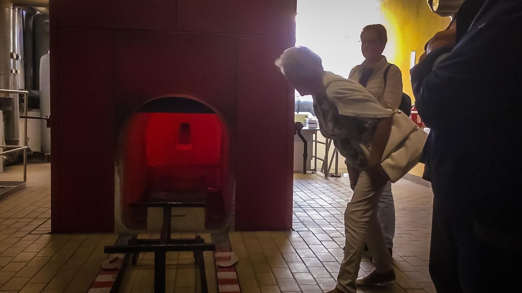 Blick ins Krematorium So läuft eine Feuerbestattung ab Blick ins Krematorium So läuft eine Feuerbestattung ab