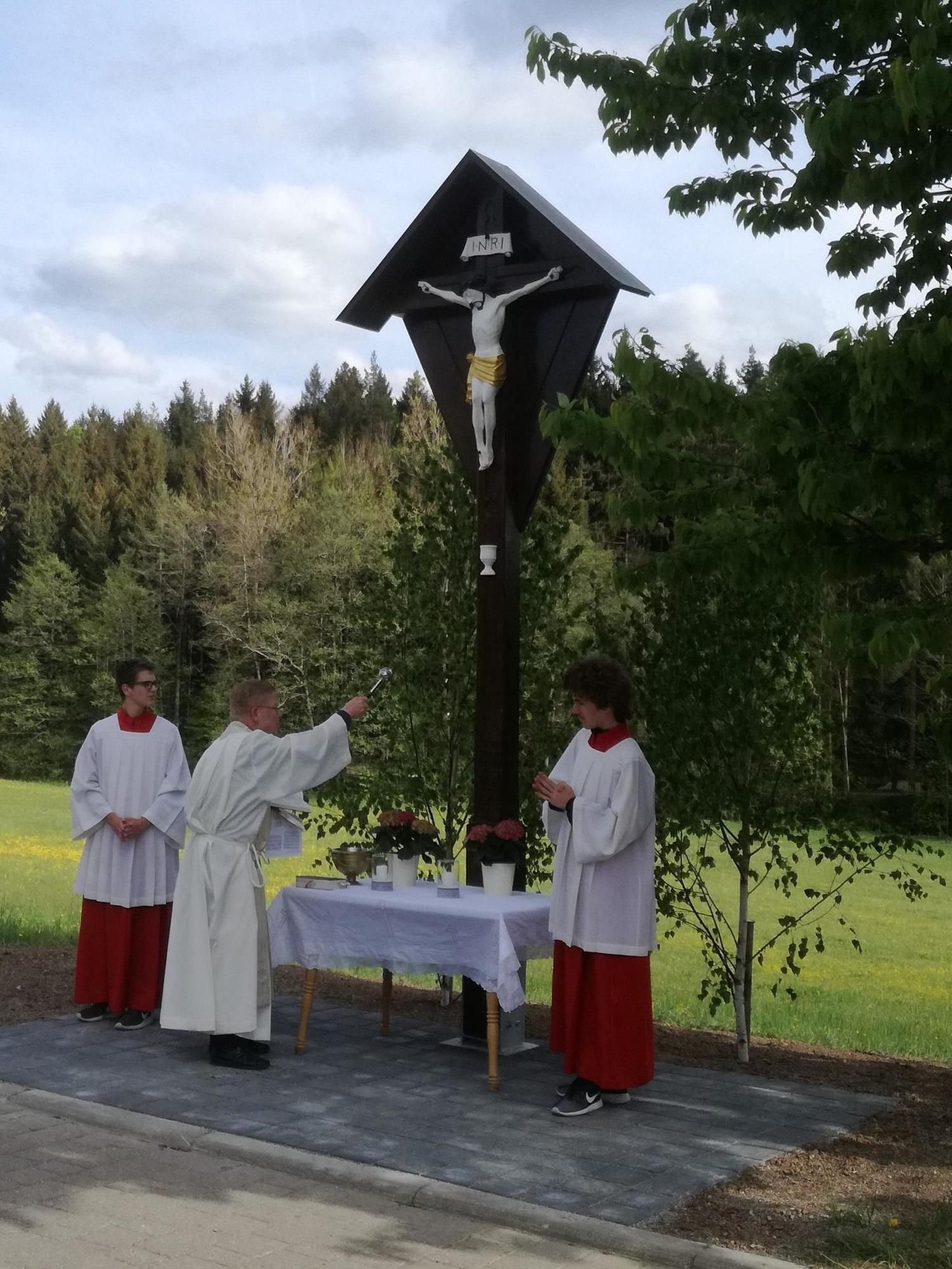 Konradsbronner Wegkreuz Erstrahlt Im Neuen Glanz