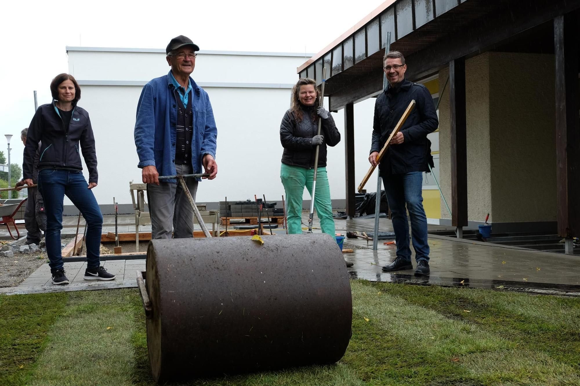 Ehrenamtliche verschönern Kindergarten in Stödtlen