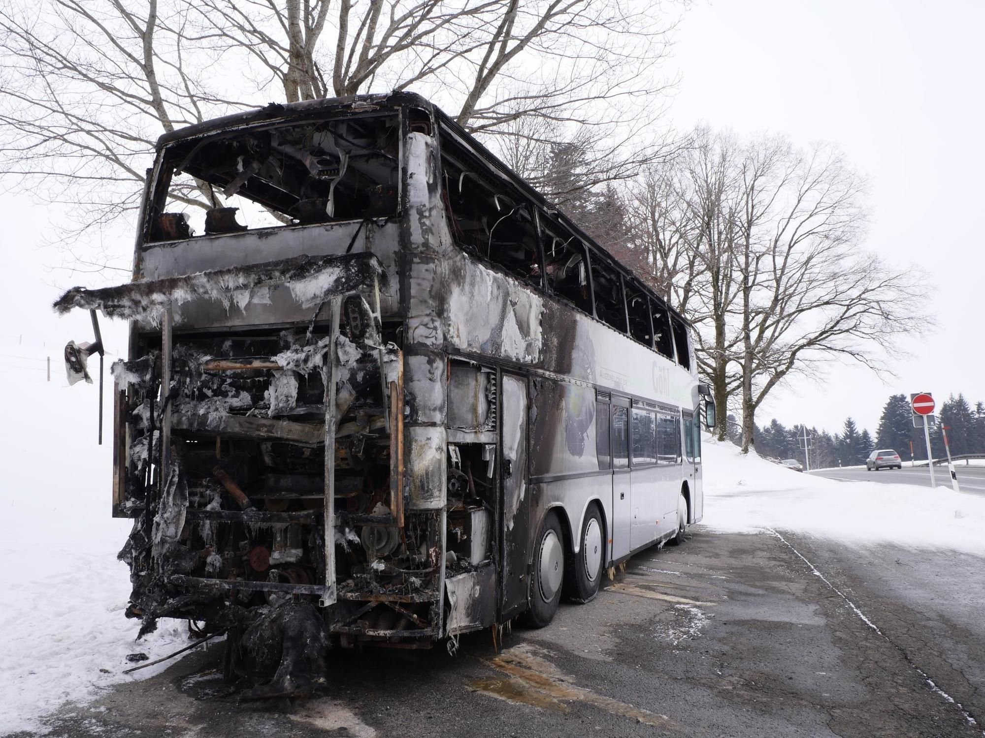 Bus Fängt Feuer: Knapp An Der Katastrophe Vorbei