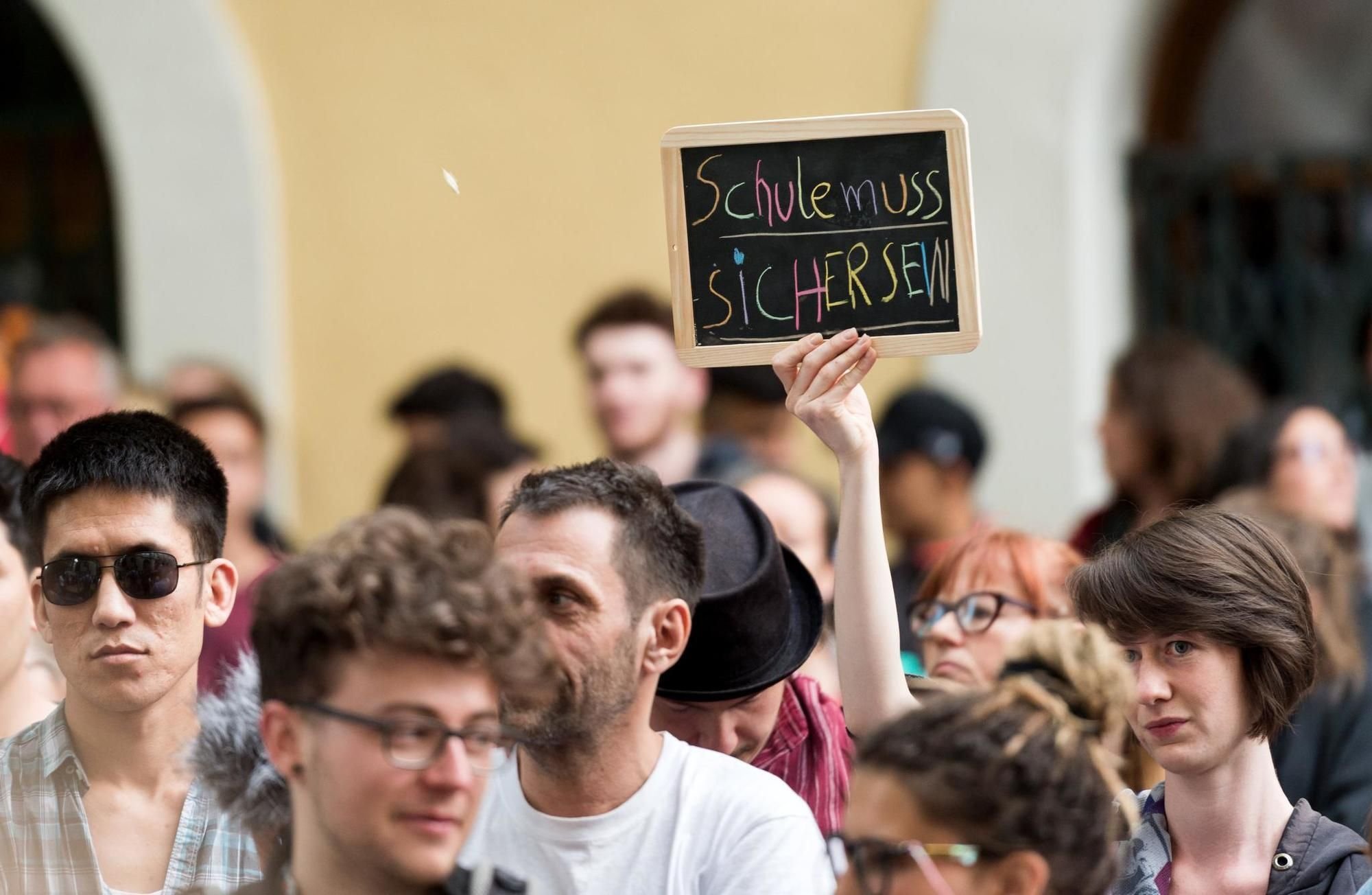 Image with id: M3yNzO-Ybvjm