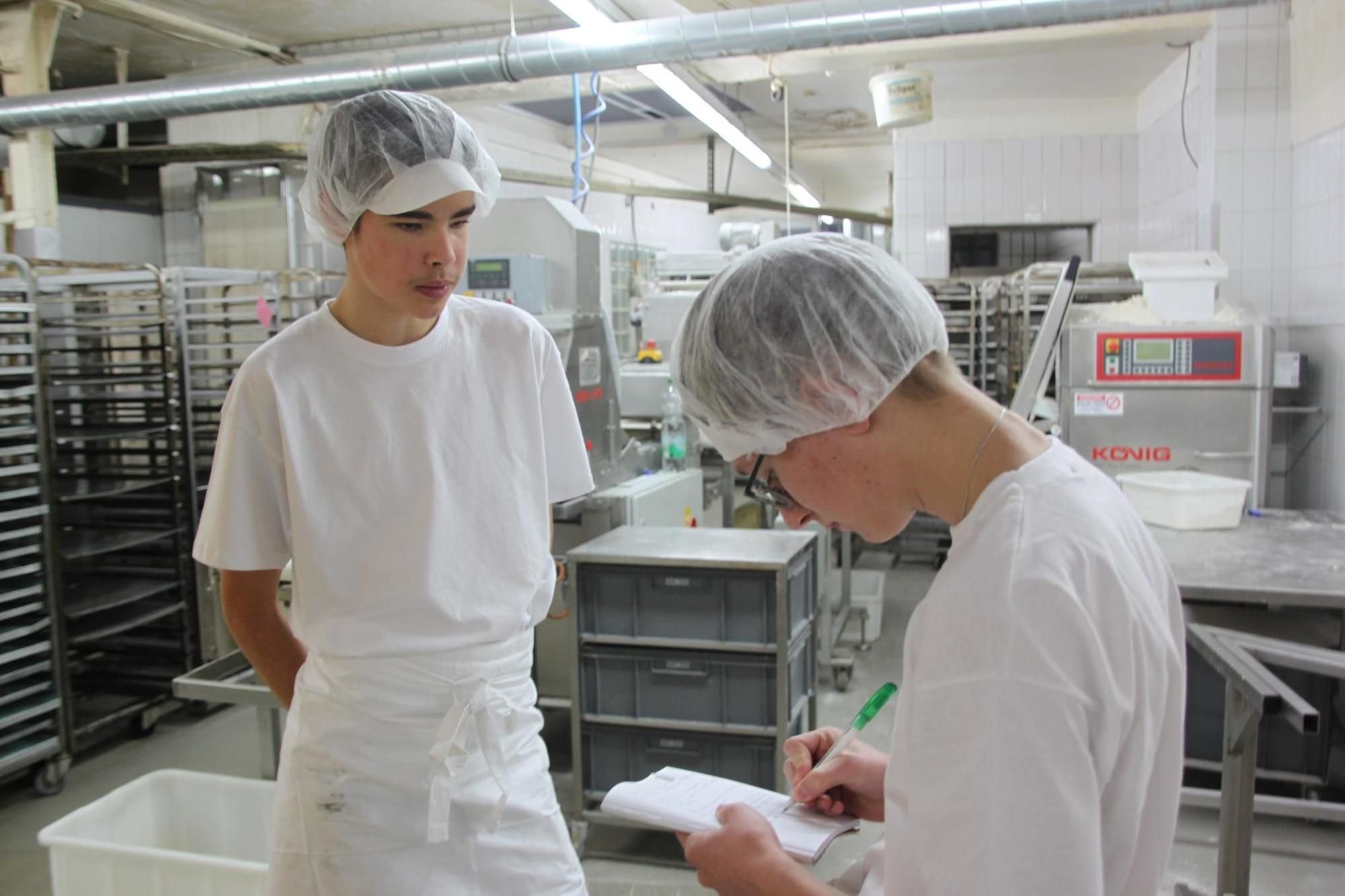 Schüler erkunden Bäckerei