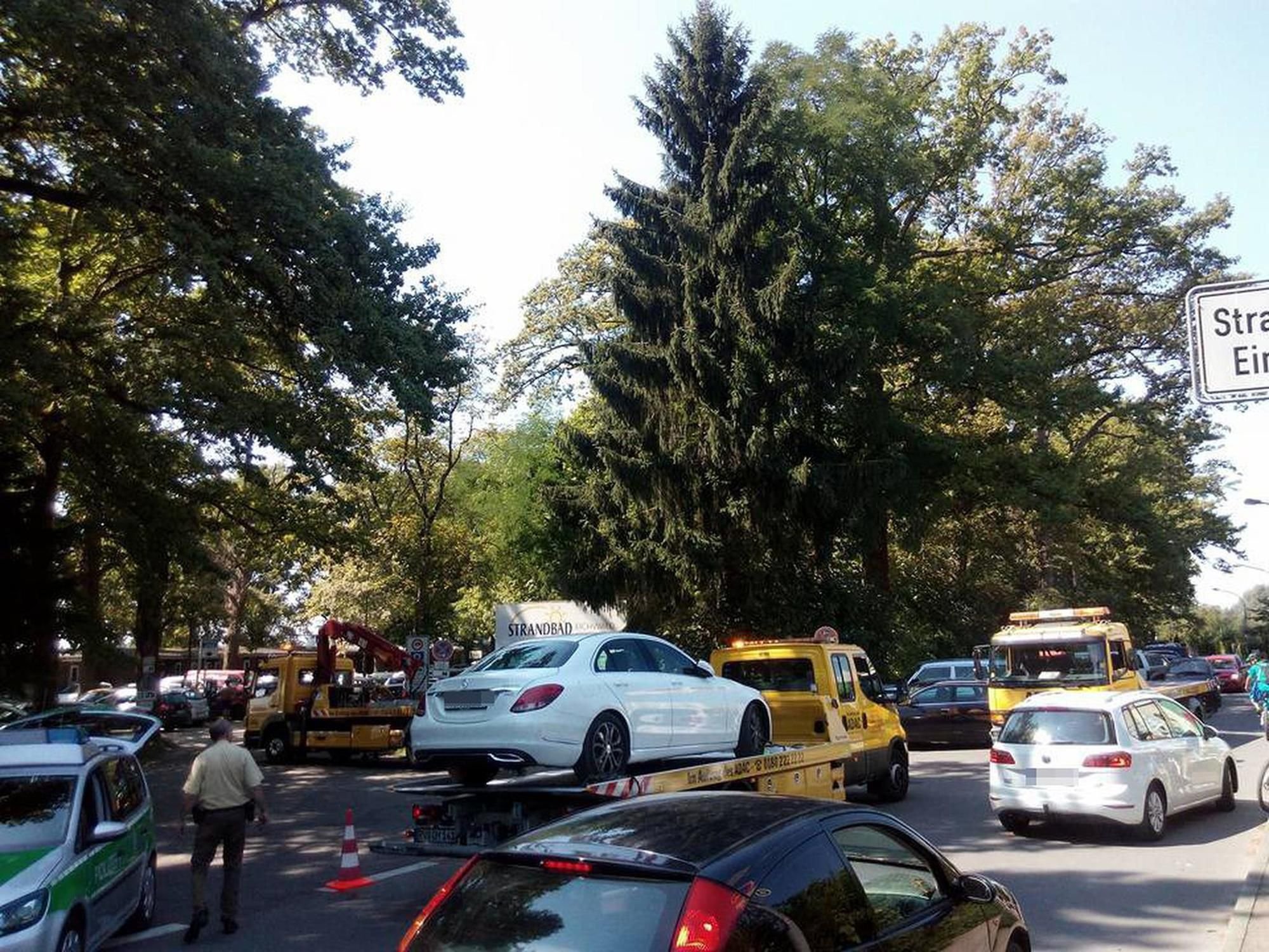 Polizei lässt zwölf Falschparker abschleppen