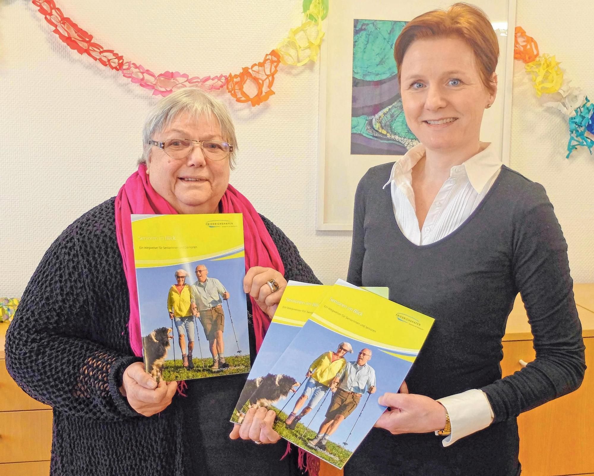 Stadtverwaltung legt Seniorenwegweiser neu auf