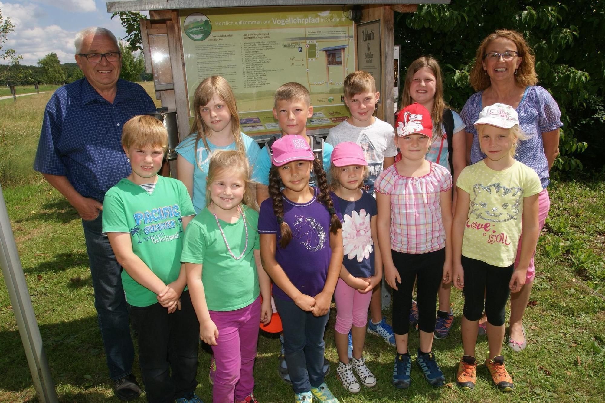 Kinder lernen Vögel, Kirchturmuhrwerke und alte Motorräder kennen