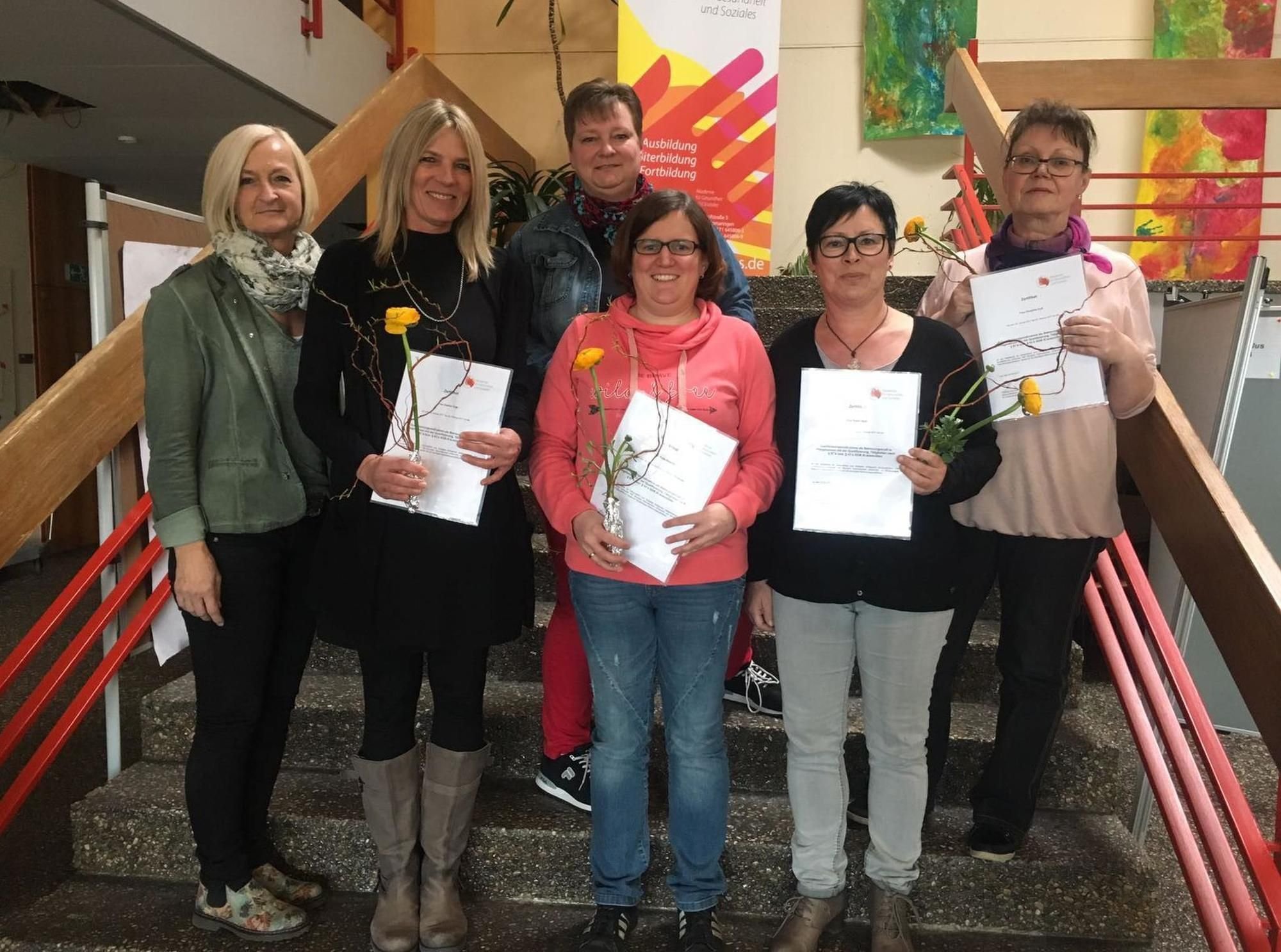 Betreuungskräfte erhalten Zertifikate