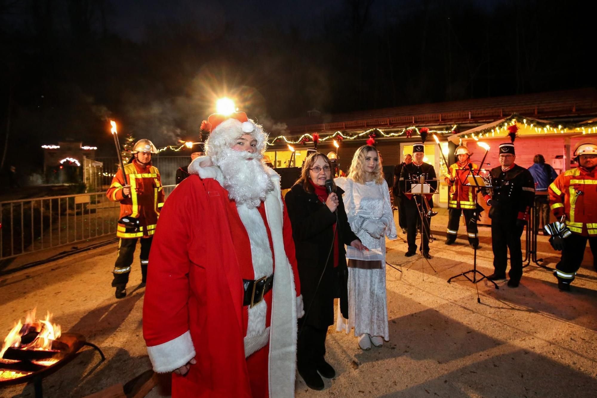 Bezaubernde Weihnachtswelt über und unter Tage ist eröffnet