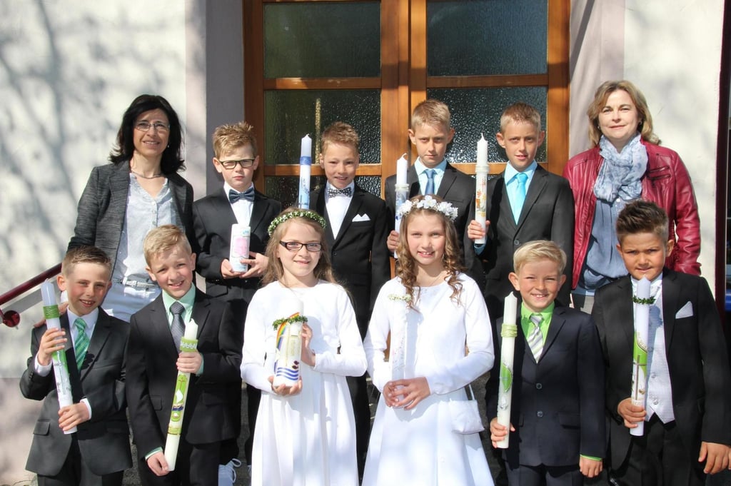 Kinder feiern Erstkommunion