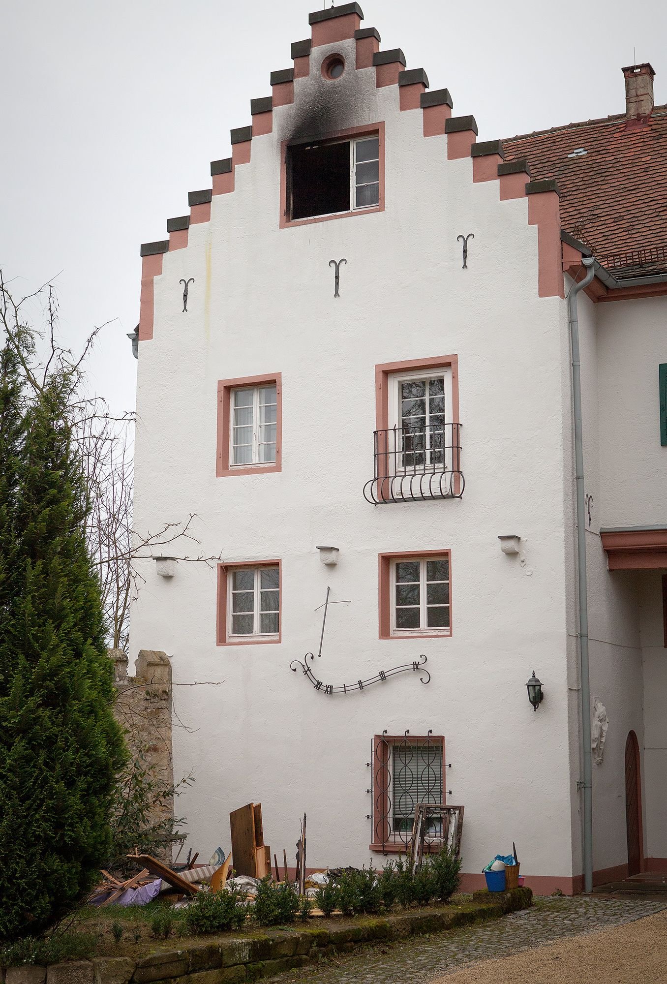 Sechs Verletzte nach Brand im Schloss Lindach