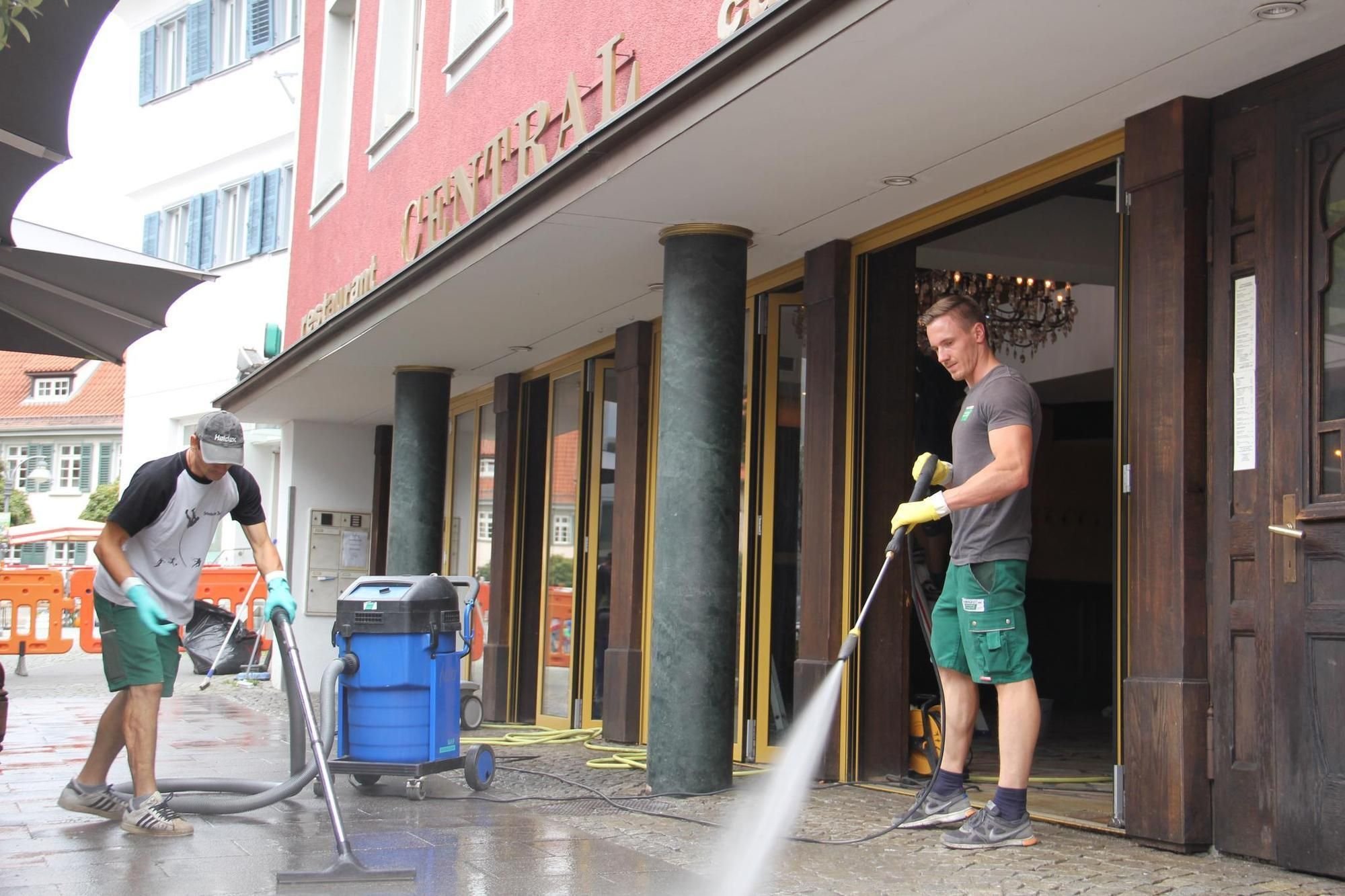 ButtersäureAnschlag im Café Central