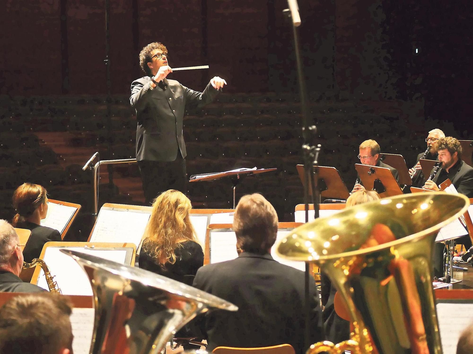 Pietro Sarno lässt das Stadtorchester funkeln
