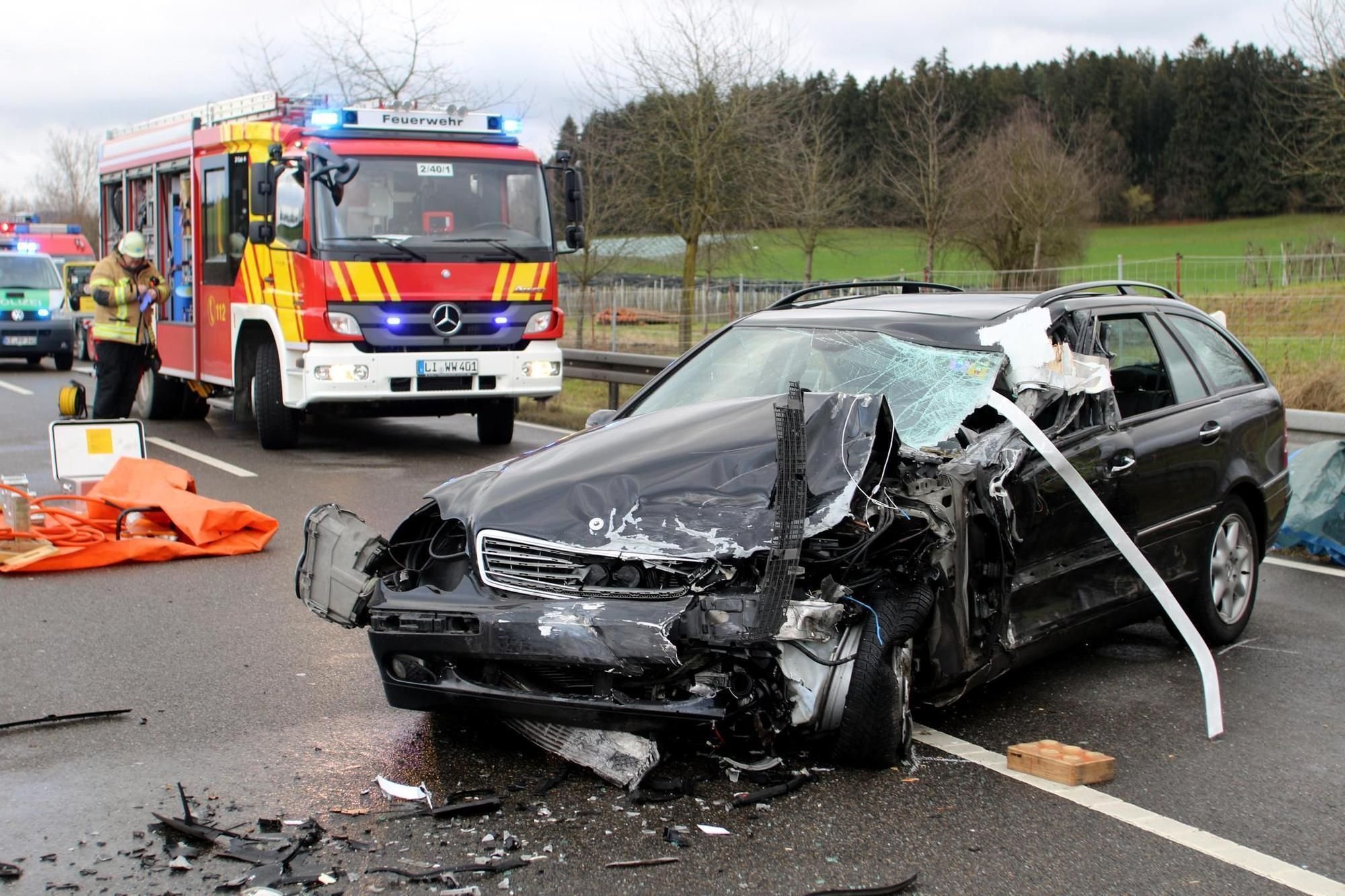 25-Jähriger Stirbt Bei Autounfall Auf Der B 31