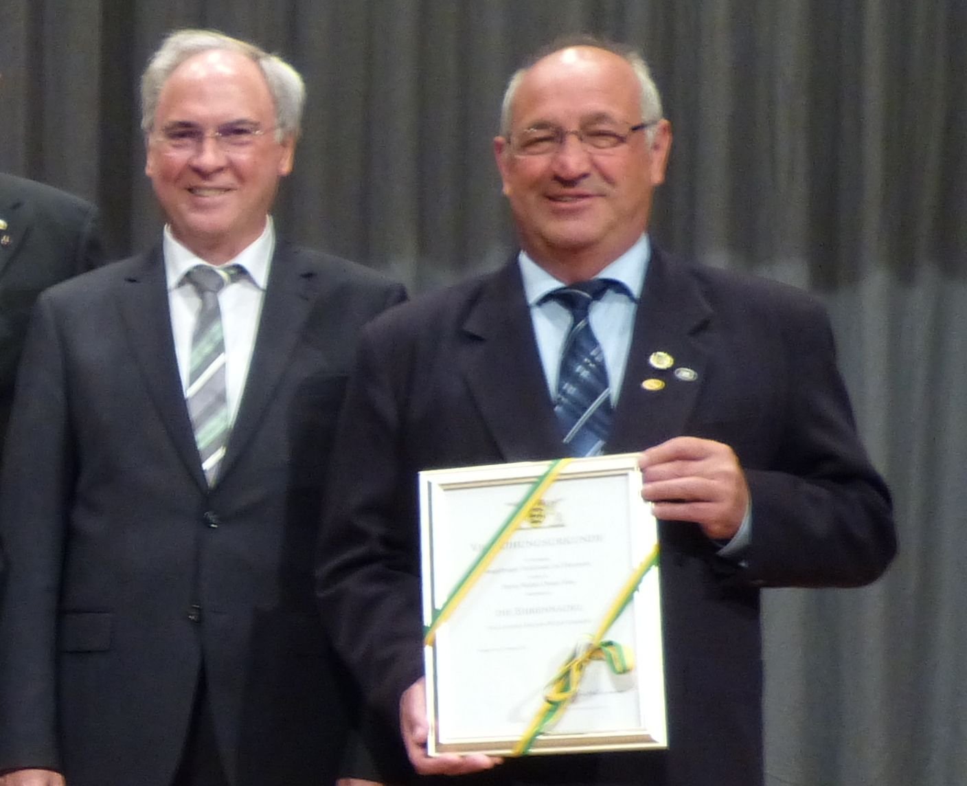 Walter Ries erhält Ehrennadel des Landes