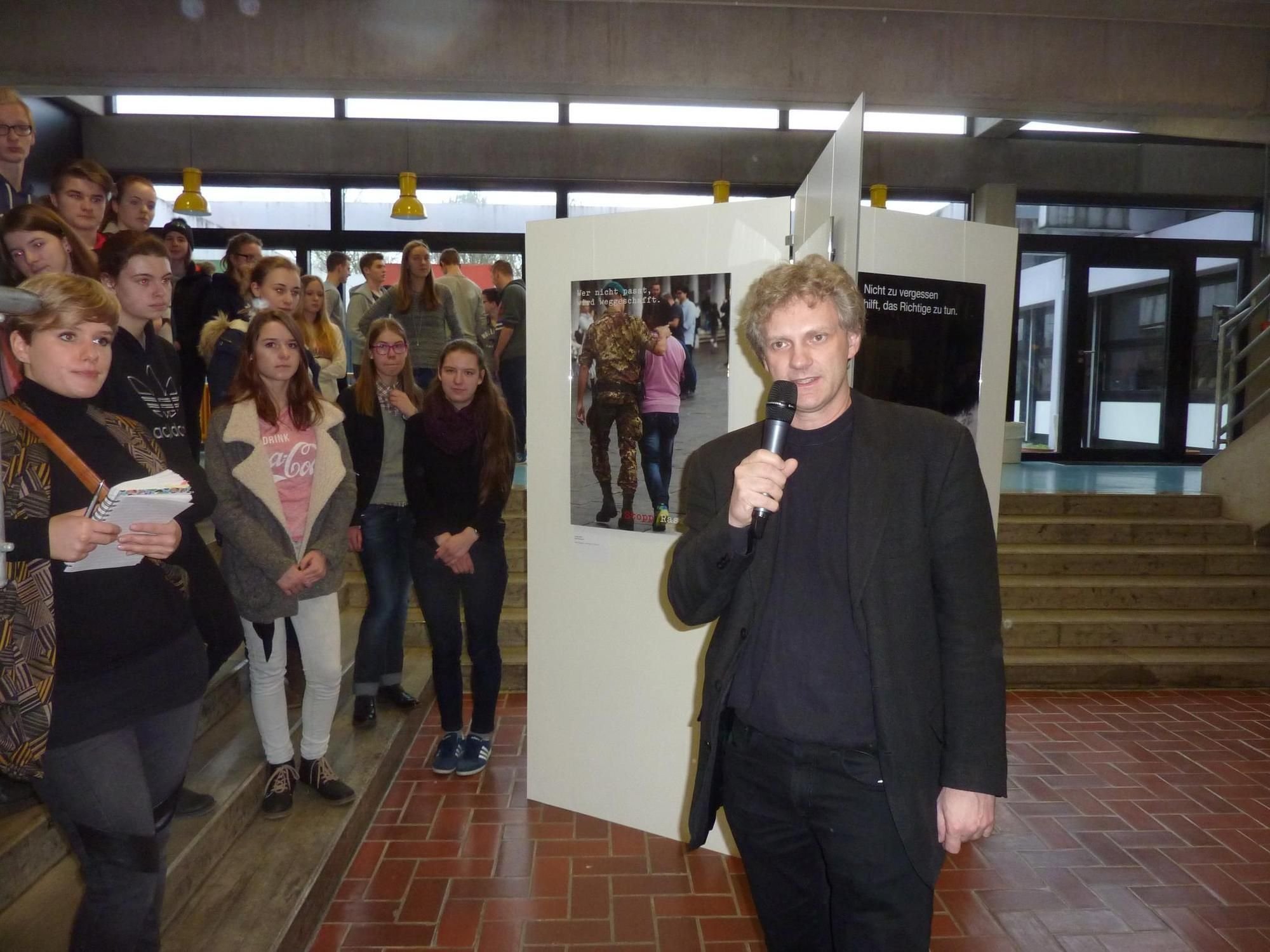 Hariolf-Gymnasium Zeigt Plakate Zur Willkommenskultur