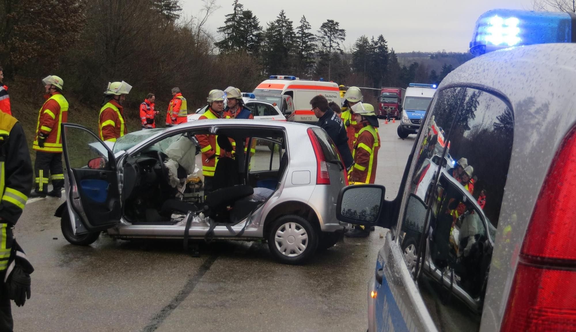 Aalen: Drei Tote Bei Unfall Auf B 29