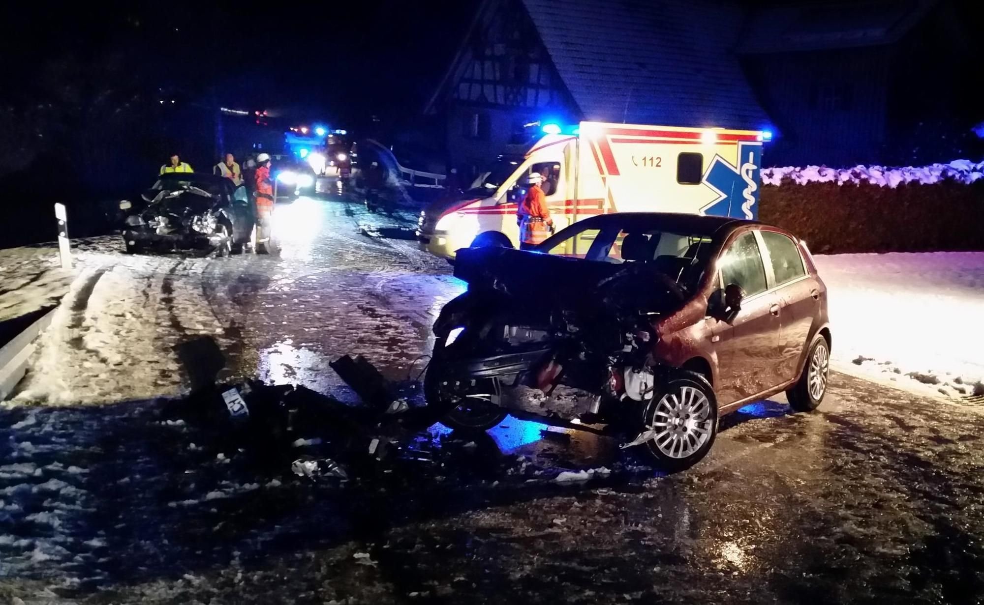 Zwei Schwerletzte Bei Unfall: Verursacherfahrzeug Mit Sommerreifen