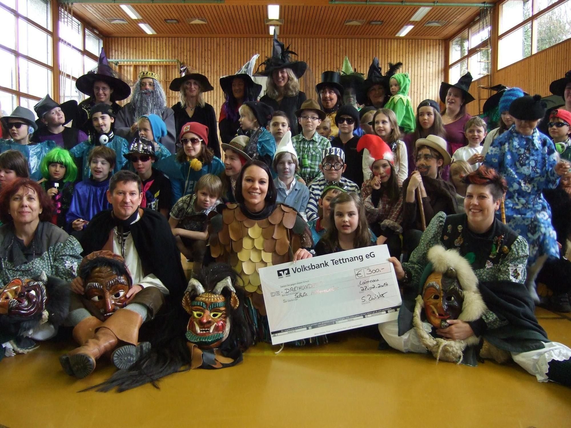 Scheckübergabe und Schulbefreiung gehen in Hiltensweiler in eins