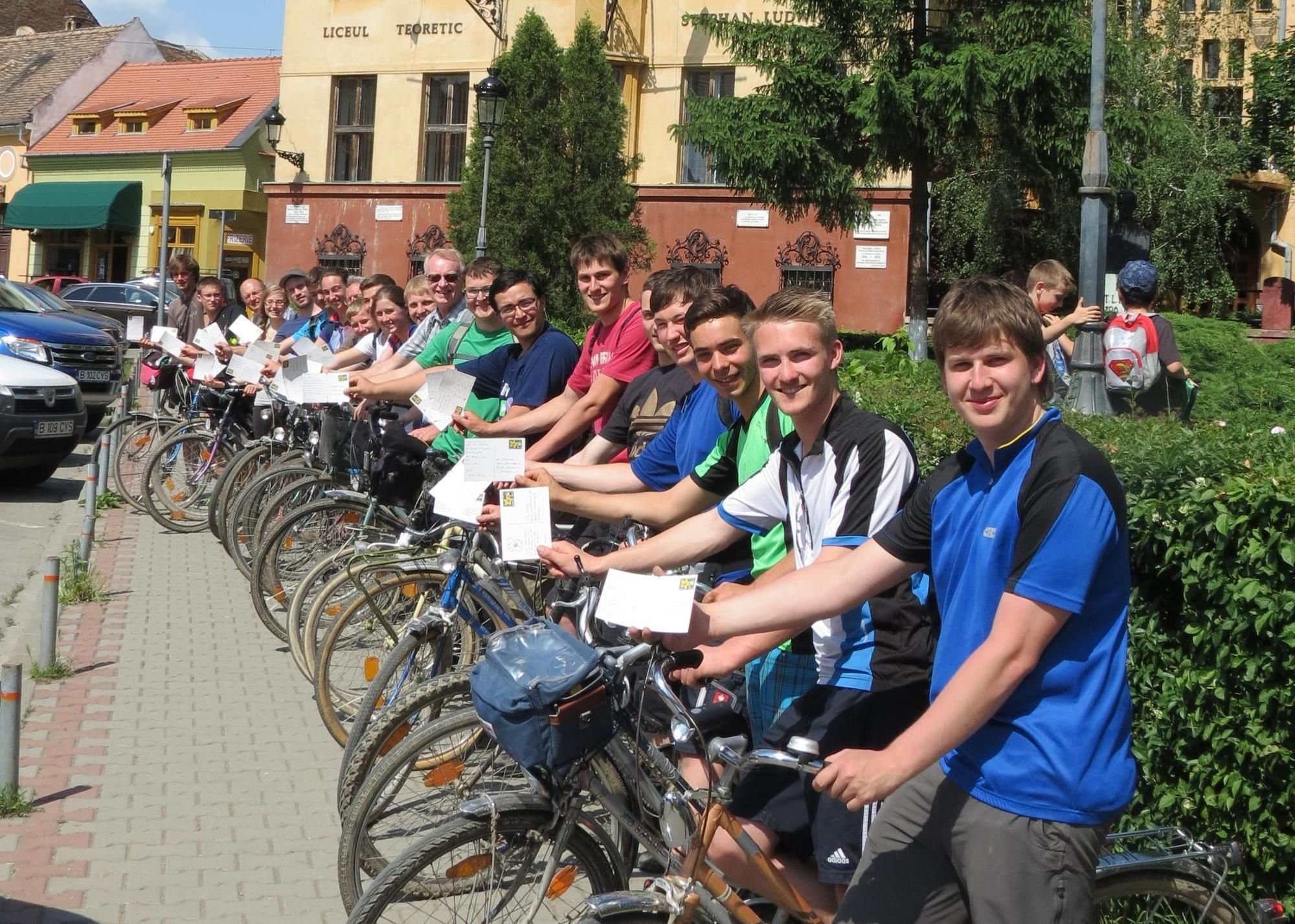 Schüler bringen Fahrräder nach Rumänien