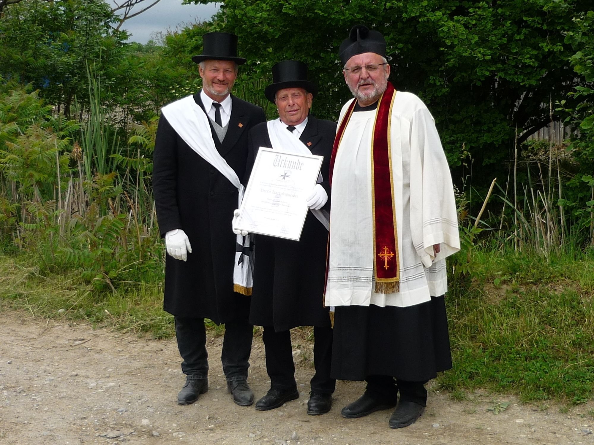 Karl Schneider wird Ehrengruppenführer