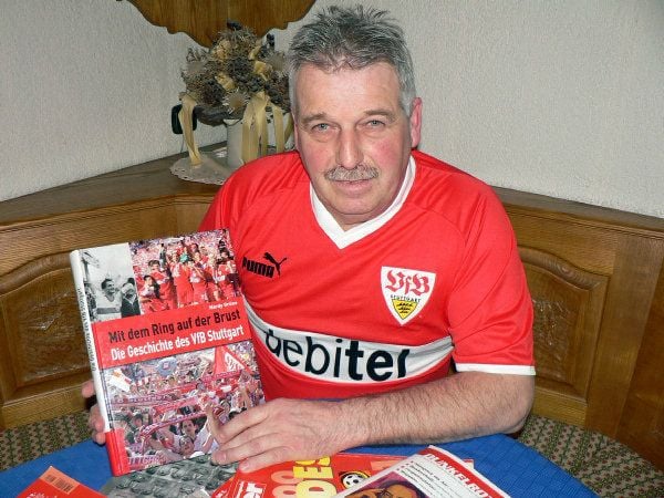 Der treue VfBFan KarlHeinz Baumeister sieht nur noch ein Gegurke
