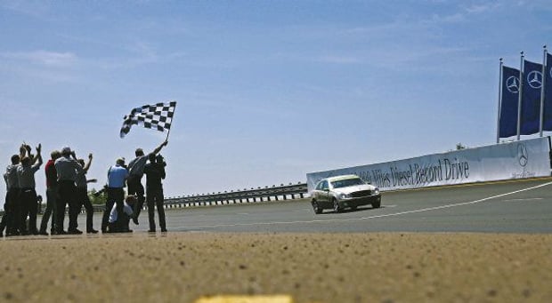 Daimler plant Teststrecke an der A8