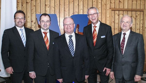 Mitglieder der Raiffeisenbank Illertal stimmen Fusion mit Volksbank