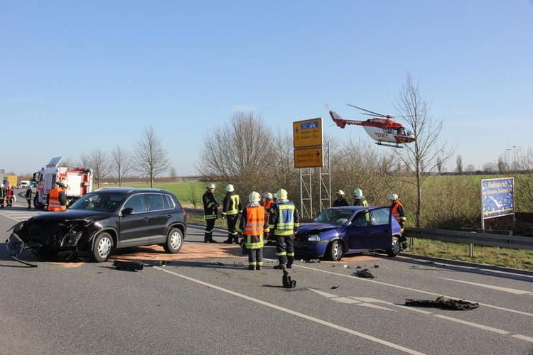 Zwei Schwerverletzte Nach Unfall Auf Der B 110