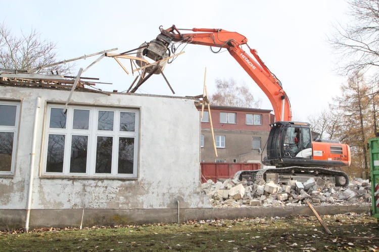 Abriss von Berufsschule Jürgenstorf gestartet