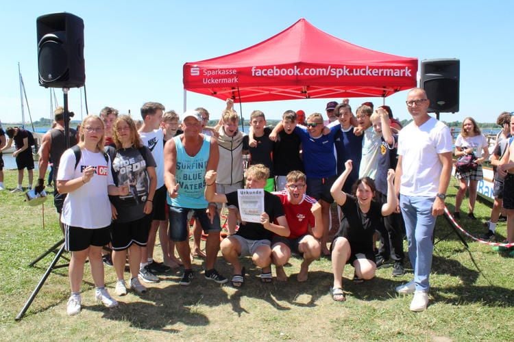 „Müller Dragons“ gewinnen Drachenboot-Schulmeisterschaft