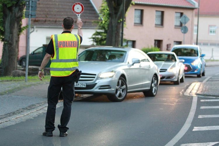 Polizei Verstärkt Alkohol-Kontrollen