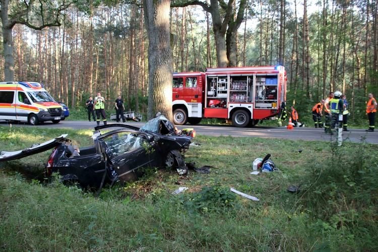 Mutter des Fahrers (19) stirbt bei Unfall auf B5 bei Ludwigslust