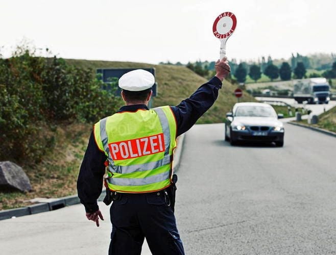 Polizei Verstärkt Grenzkontrollen