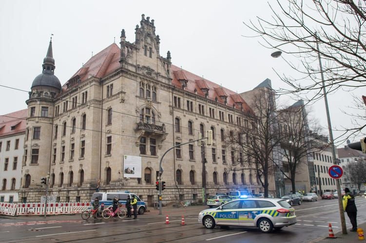 Fünf Gerichte nach Bombendrohung geräumt